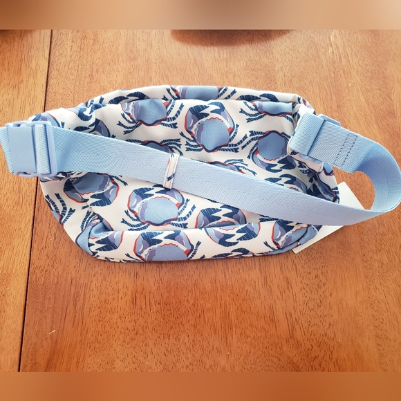 VB Belt Bag Crabby Blue White Patterned Belted Vera Bradley Pattern - Picture 2 of 4
